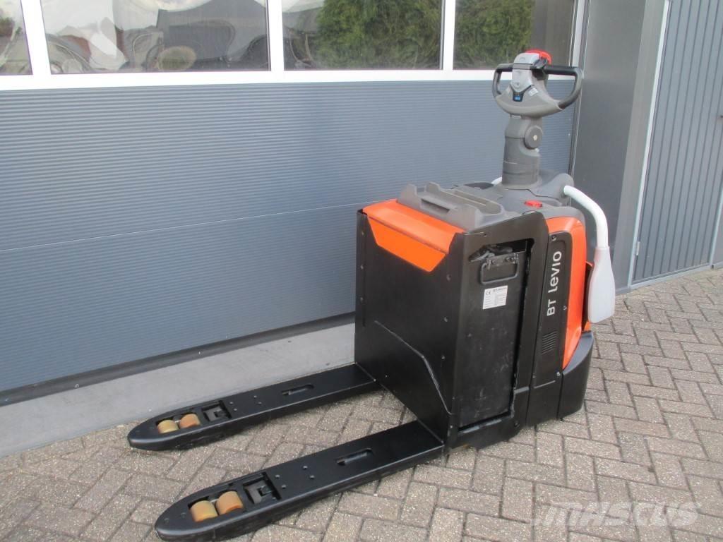 BT LPE 200 Pallettruck met meerij platform