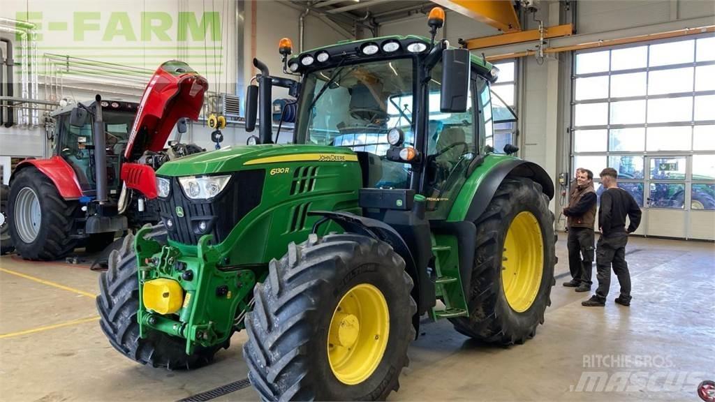 John Deere 6130R Tractoren