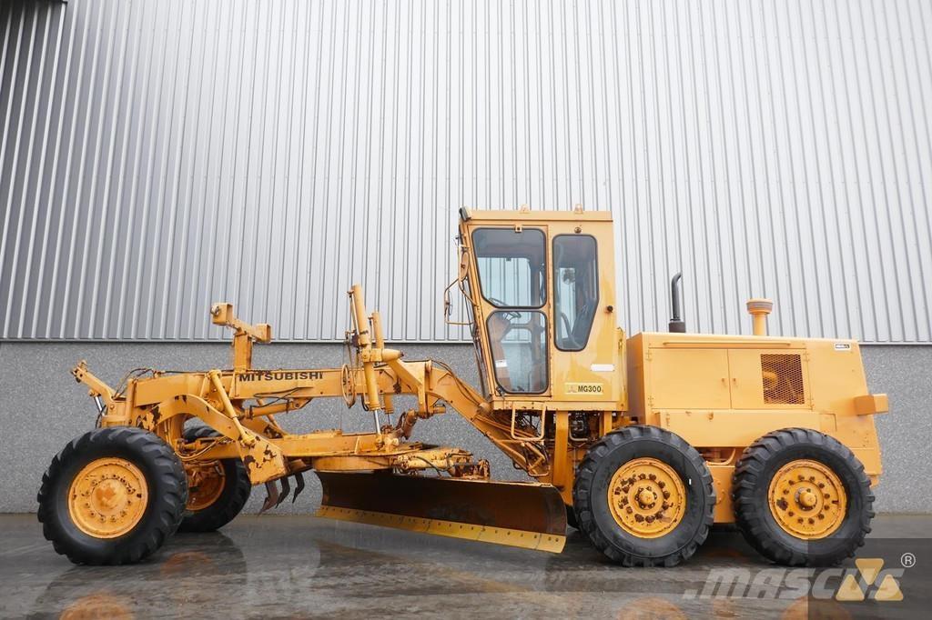 Mitsubishi MG300 Graders