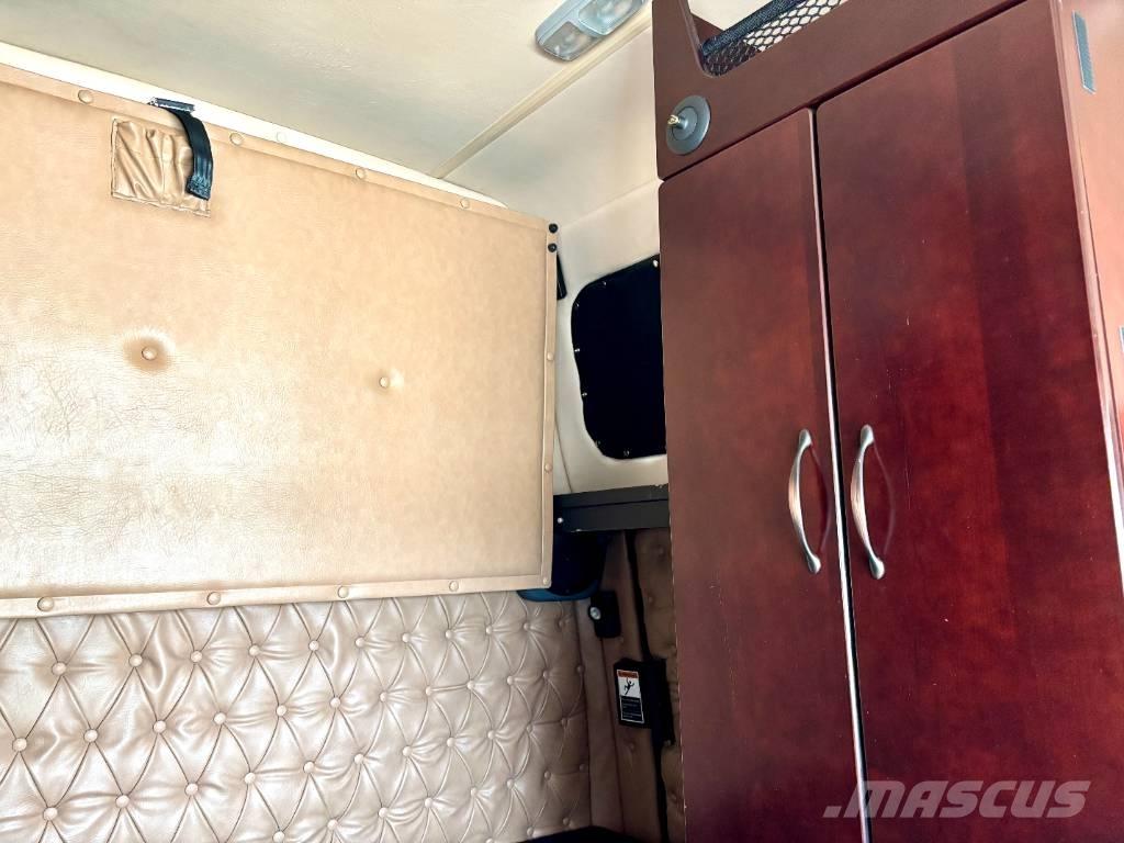 Western Star 4900 Trekkers