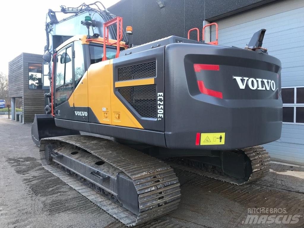 Volvo EC 250 E Rupsgraafmachines