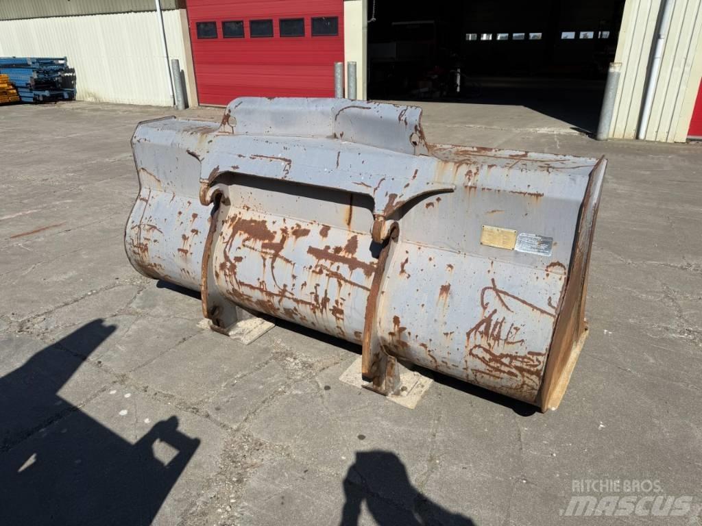 CASE 621 D Wielladers
