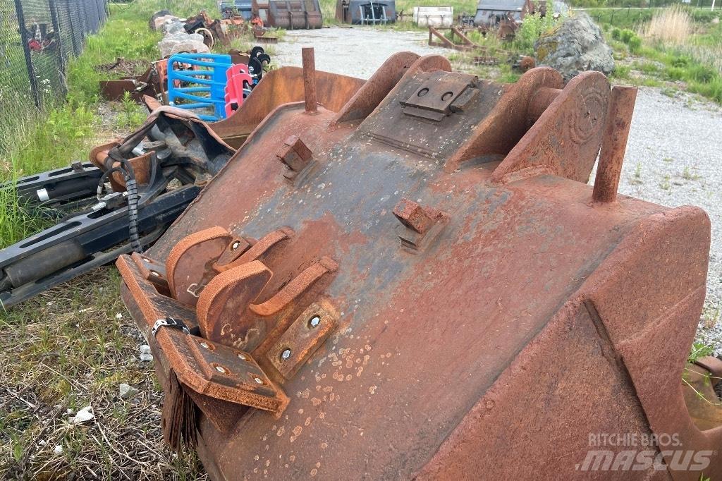 Liebherr R 946 Rupsgraafmachines