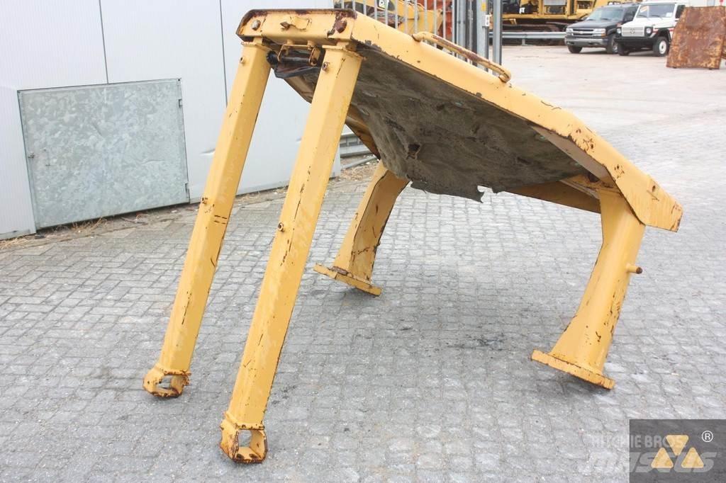 CAT D8N O-rops cab Cabine en interieur
