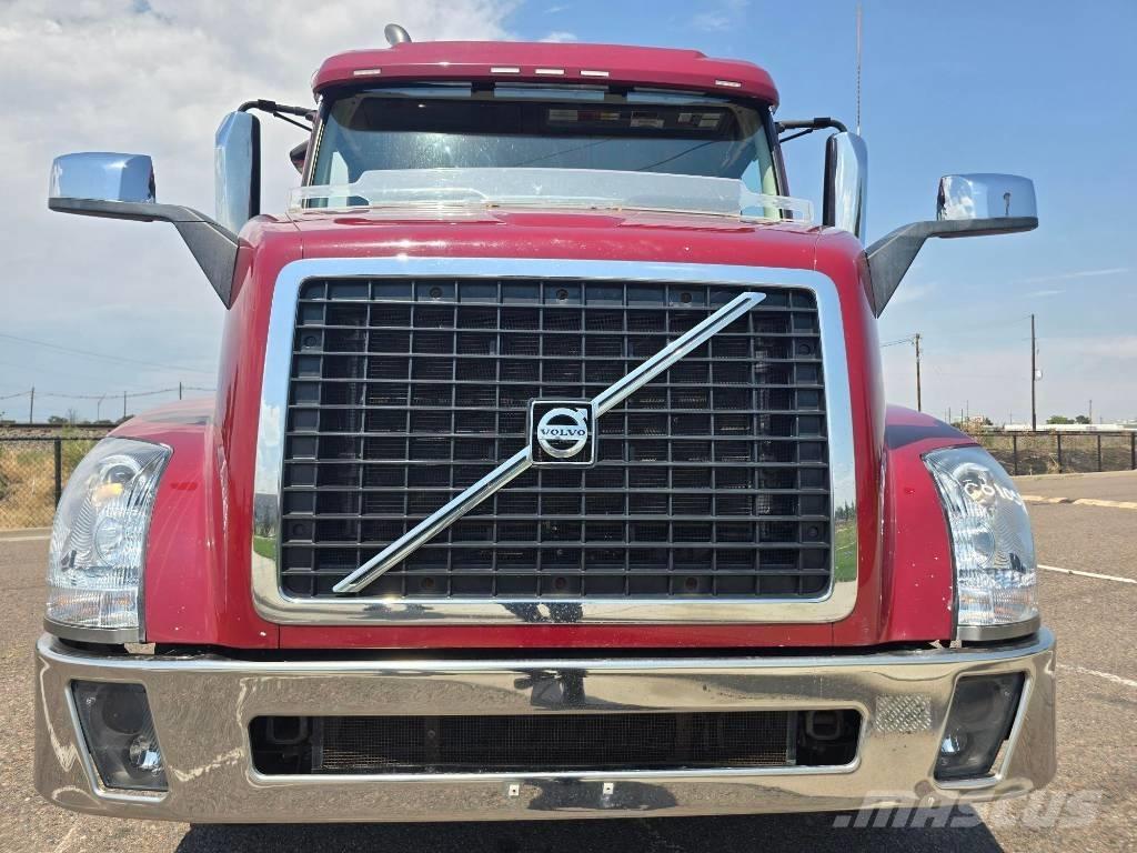 Volvo VNL 42 T300 Trekkers