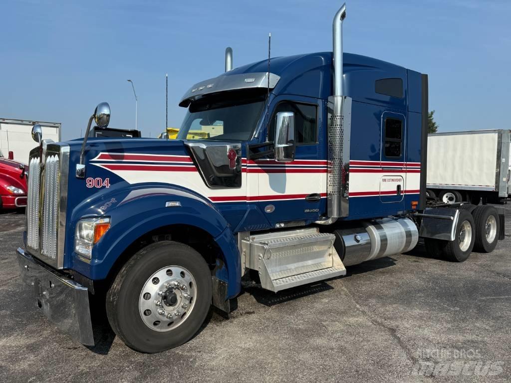 Kenworth W 990 Trekkers