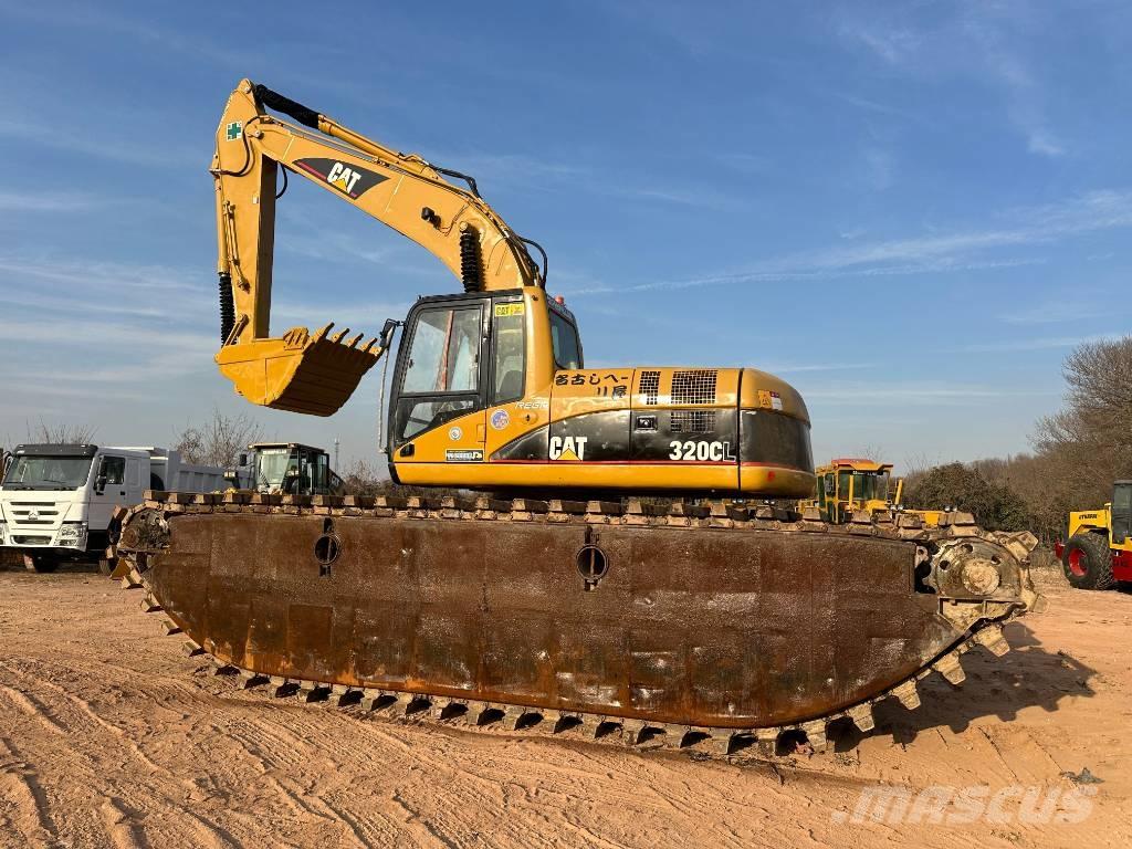 CAT 320 C L Amfibische graafmachines
