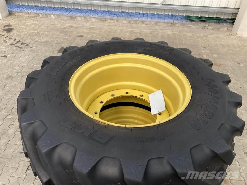 BKT 600/65R30 Banden, wielen en velgen