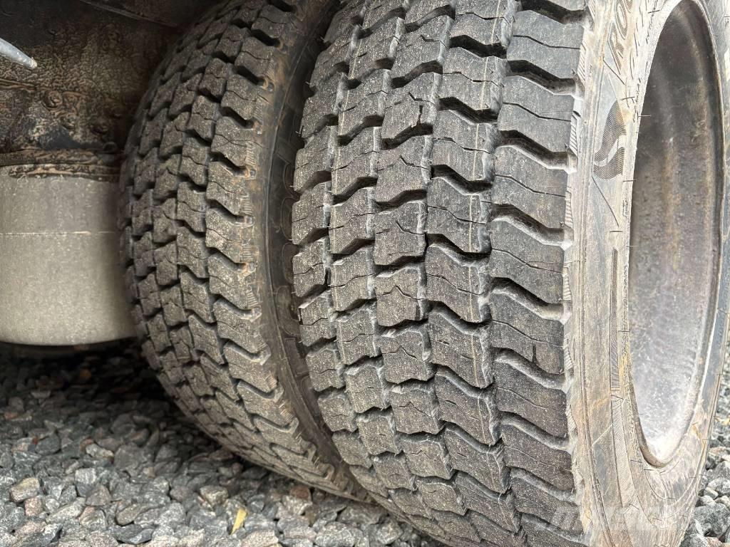 Scania 114G 340 Vlakke laadvloer met kraan