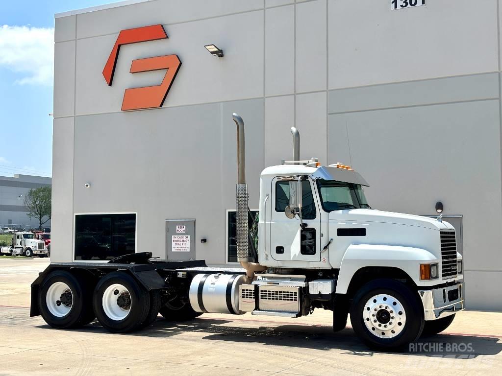 Mack Pinnacle 64T Trekkers