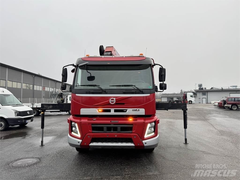 Volvo FMX 500 8X2 Vlakke laadvloer met kraan