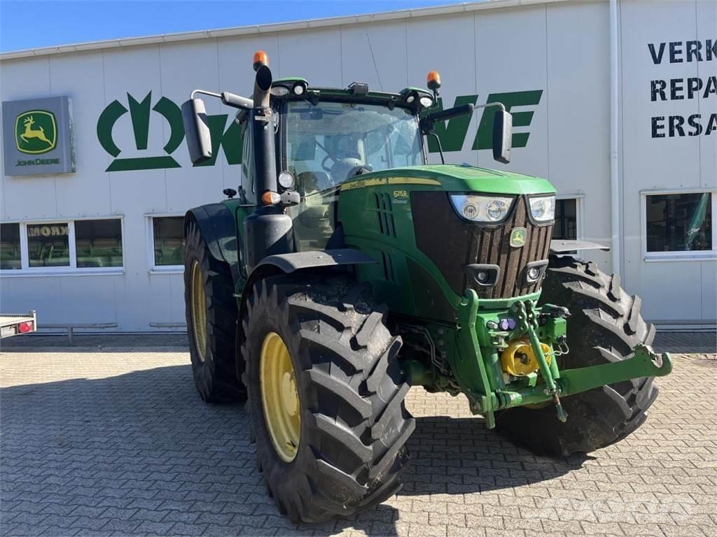 John Deere 6215R Tractoren