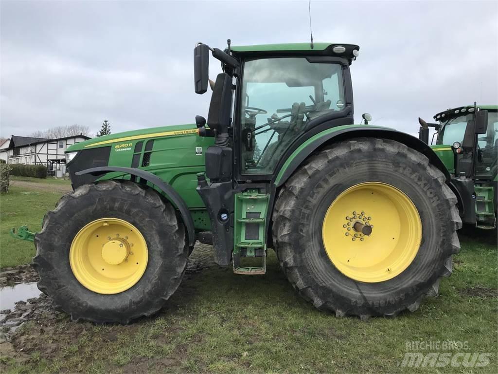 John Deere 6250R Tractoren