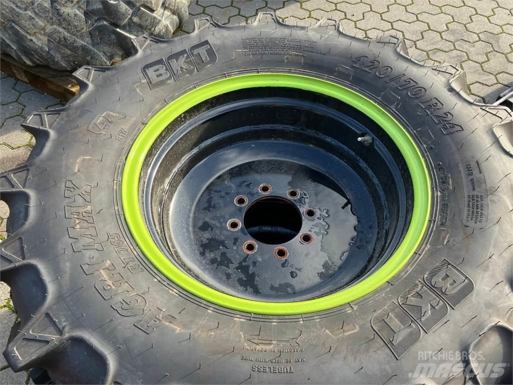 BKT 420/70R24 Banden, wielen en velgen