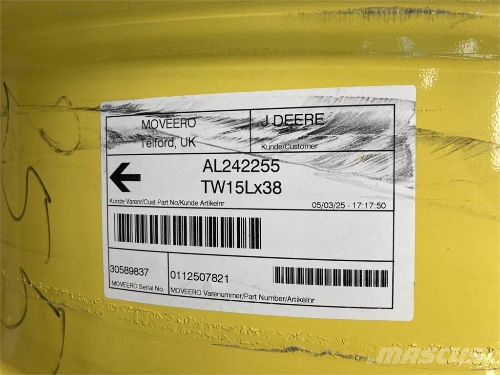 John Deere 15x38 Banden, wielen en velgen