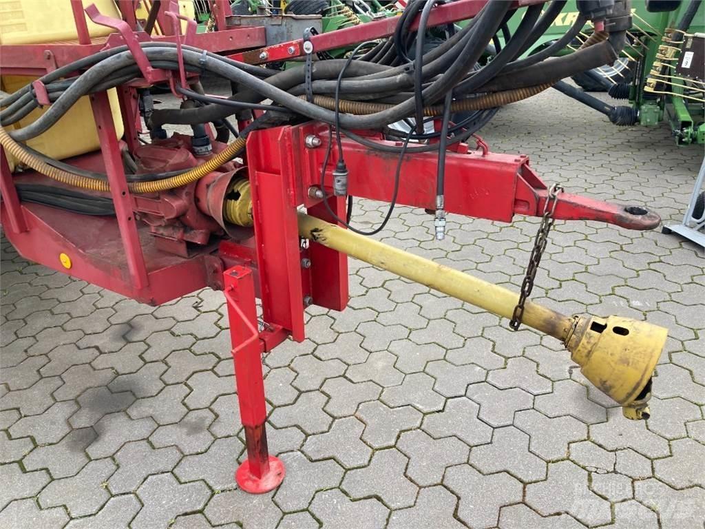 Hardi TYZ 2400 Getrokken spuitmachines