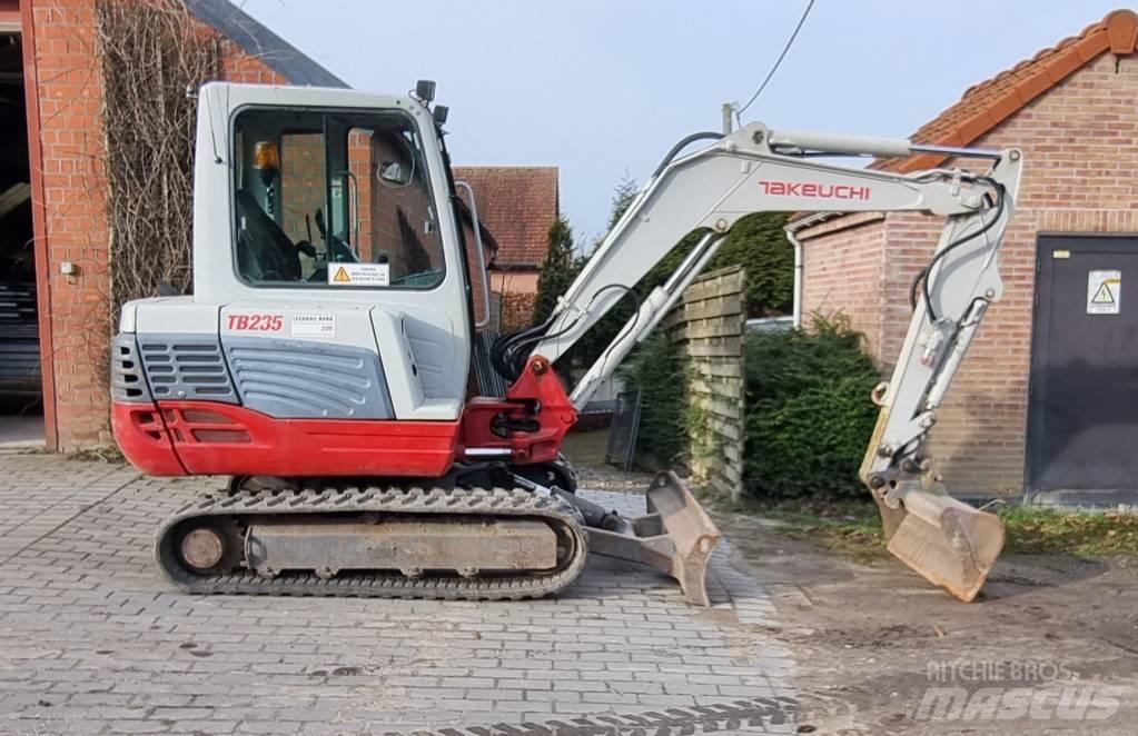Takeuchi TB 235 Rupsgraafmachines