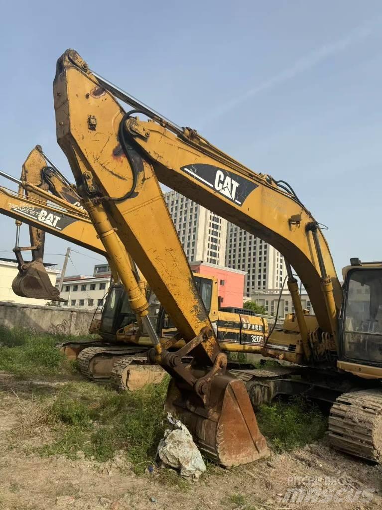 CAT 320 B L Rupsgraafmachines