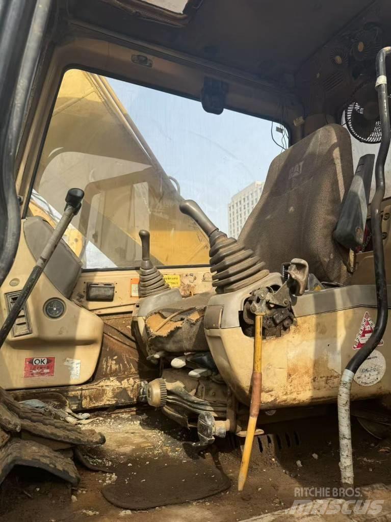 CAT 320 B L Rupsgraafmachines