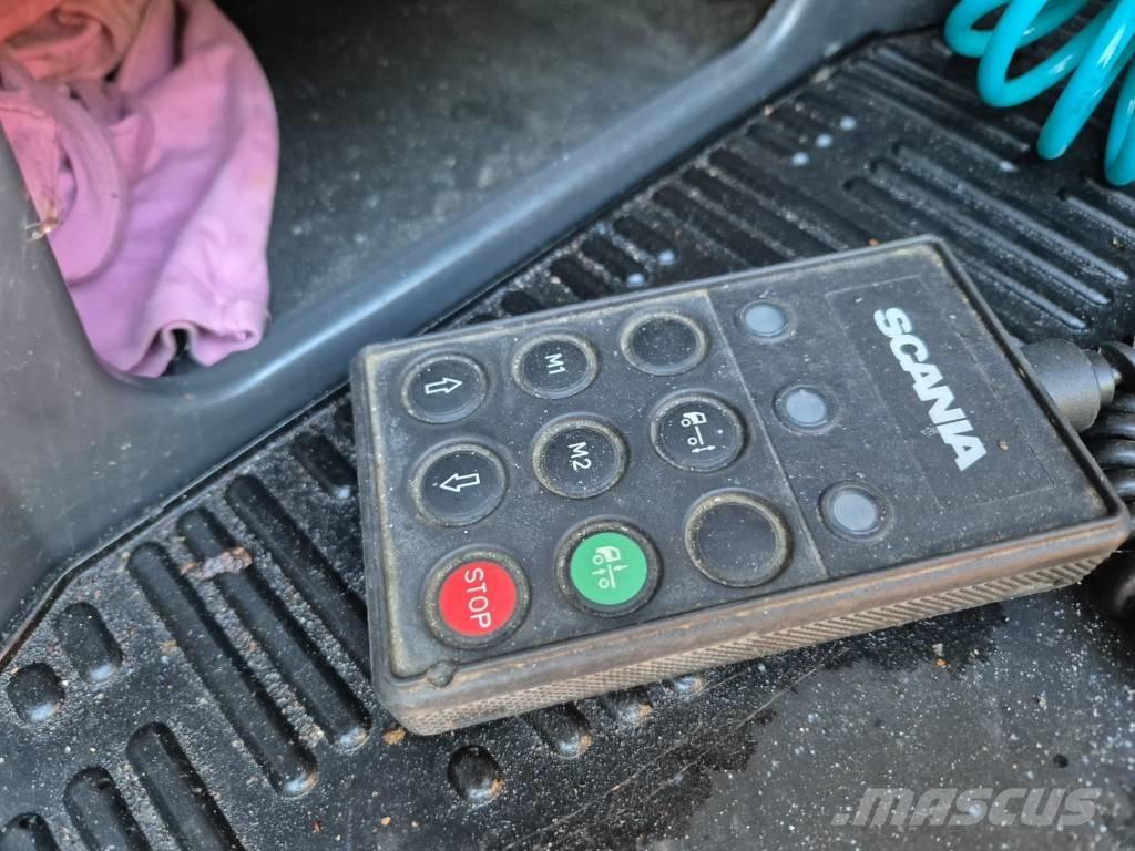 Scania R 124 Vrachtwagens voor bosbouwmachines