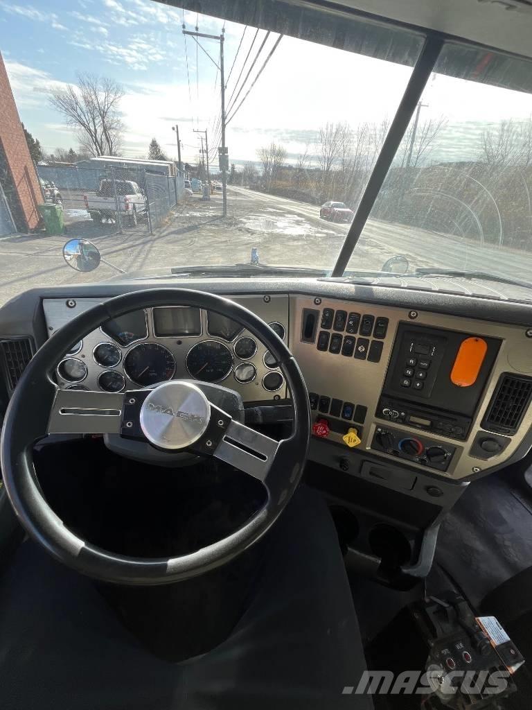 Mack GU813 Kipper