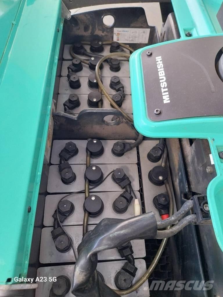 Mitsubishi PBV20N3 Pallettruck met meerij platform