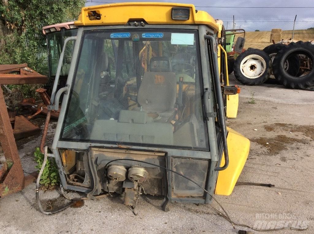 Komatsu WB 97 R Cabine en interieur