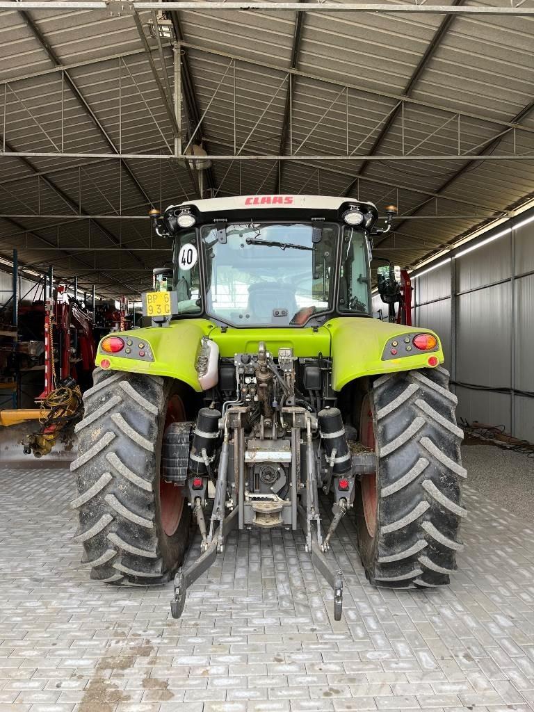 CLAAS Arion 440 Tractoren