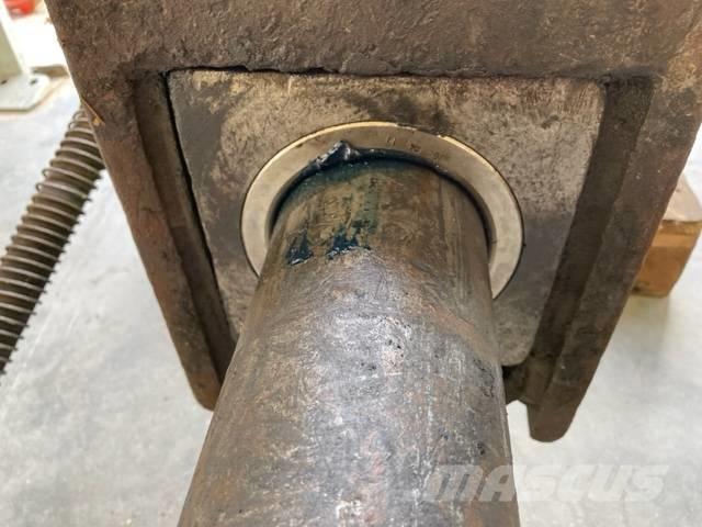 Montabert BRH 900 Hamers en brekers