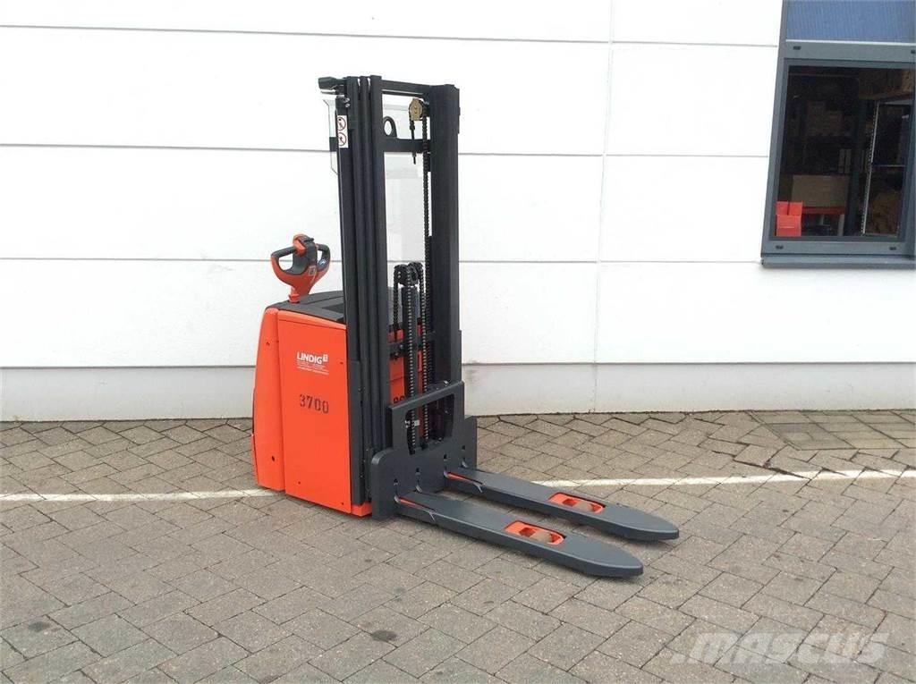 Linde L14 Zelfrijdende stapelaars