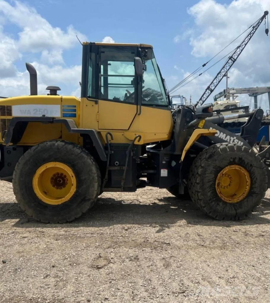 Komatsu WA 250 PZ-6 Wielladers