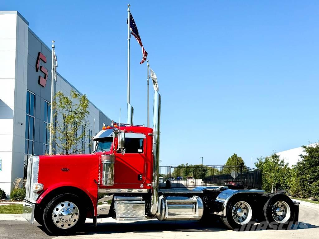 Peterbilt 389 Trekkers