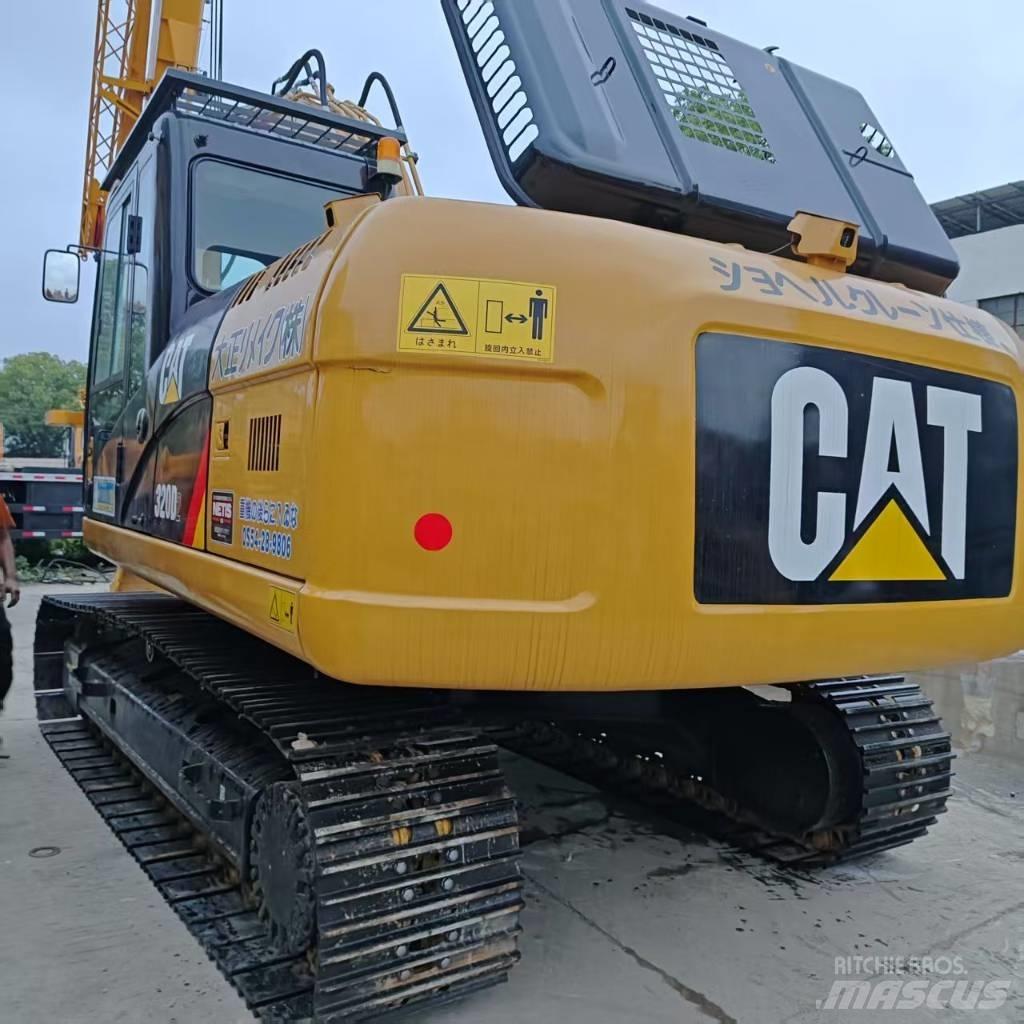 CAT 320 Rupsgraafmachines