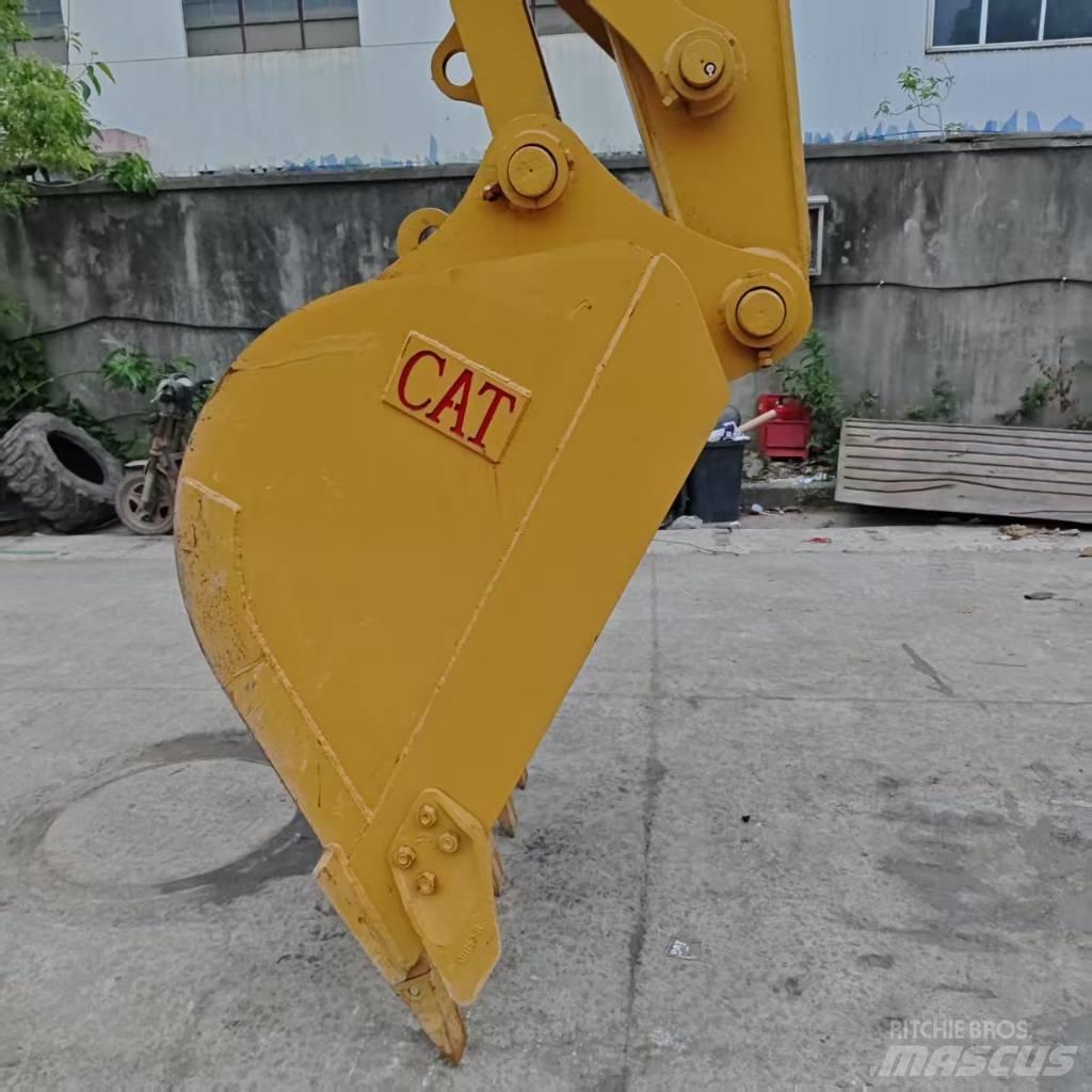 CAT 320 Rupsgraafmachines