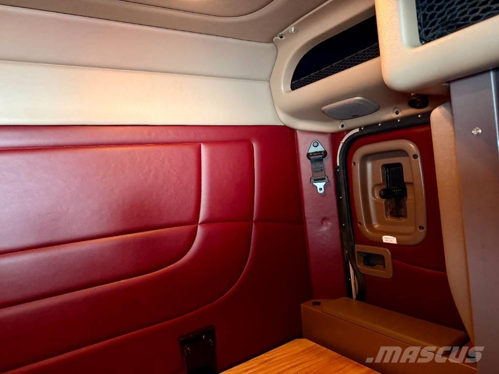 Peterbilt 388 Trekkers