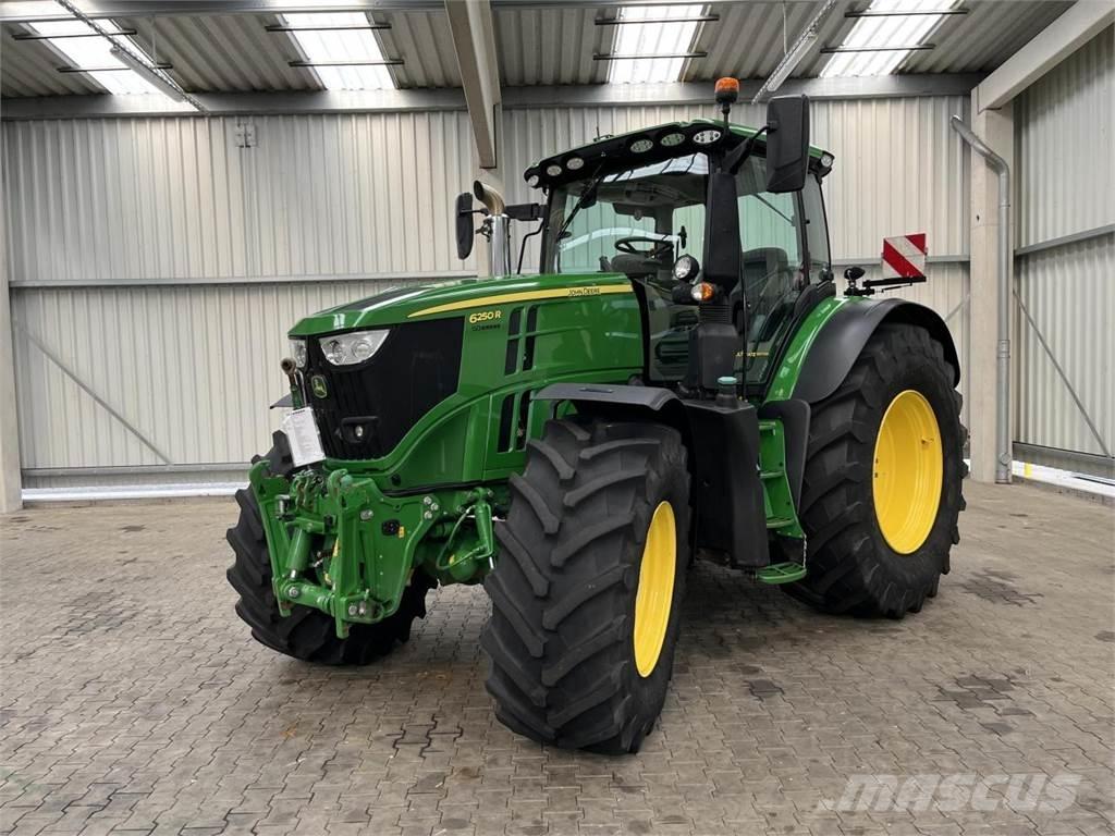 John Deere 6250R Tractoren