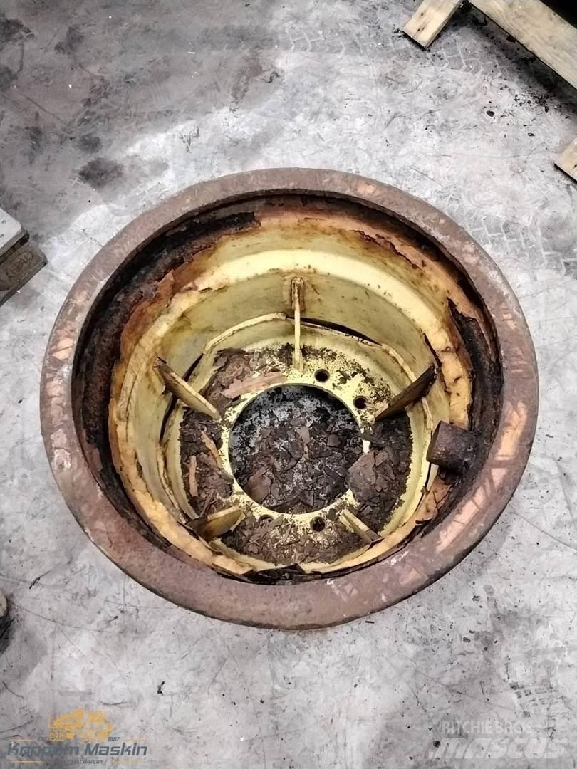 Ösa 250 20x26,5 Banden, wielen en velgen