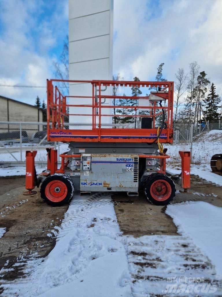 SkyJack SJ 6832 RT Schaarhoogwerkers