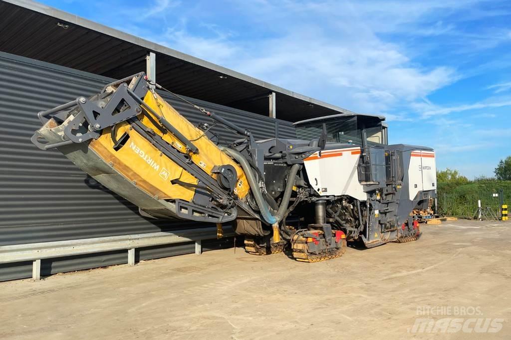 Wirtgen W 220 FI Asfaltfrezen