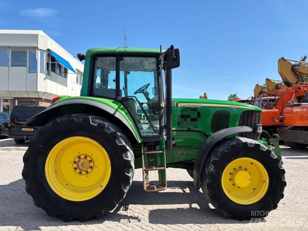 John Deere 6820 AQ Tractoren