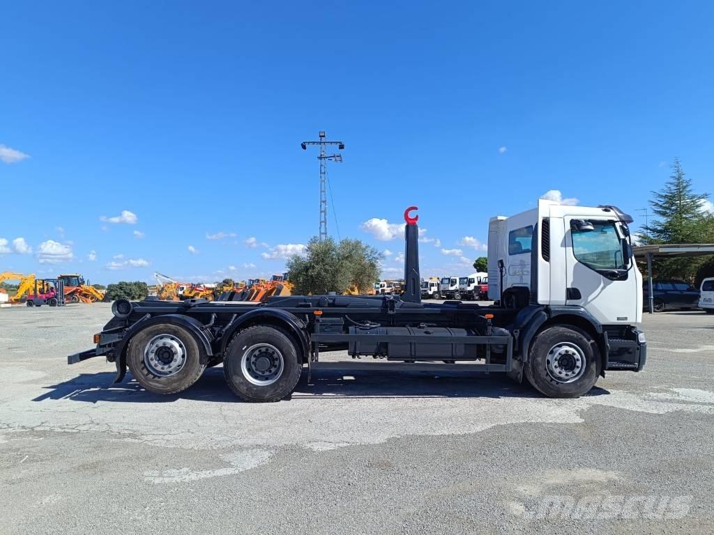 Renault 320 DCI Vlakke laadvloer met kraan