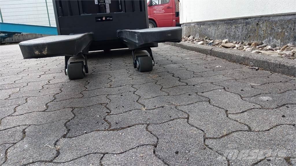 Toyota SWE160L Meeloop stapelaar
