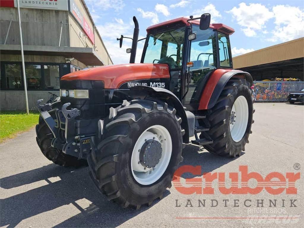 New Holland M 135 Tractoren