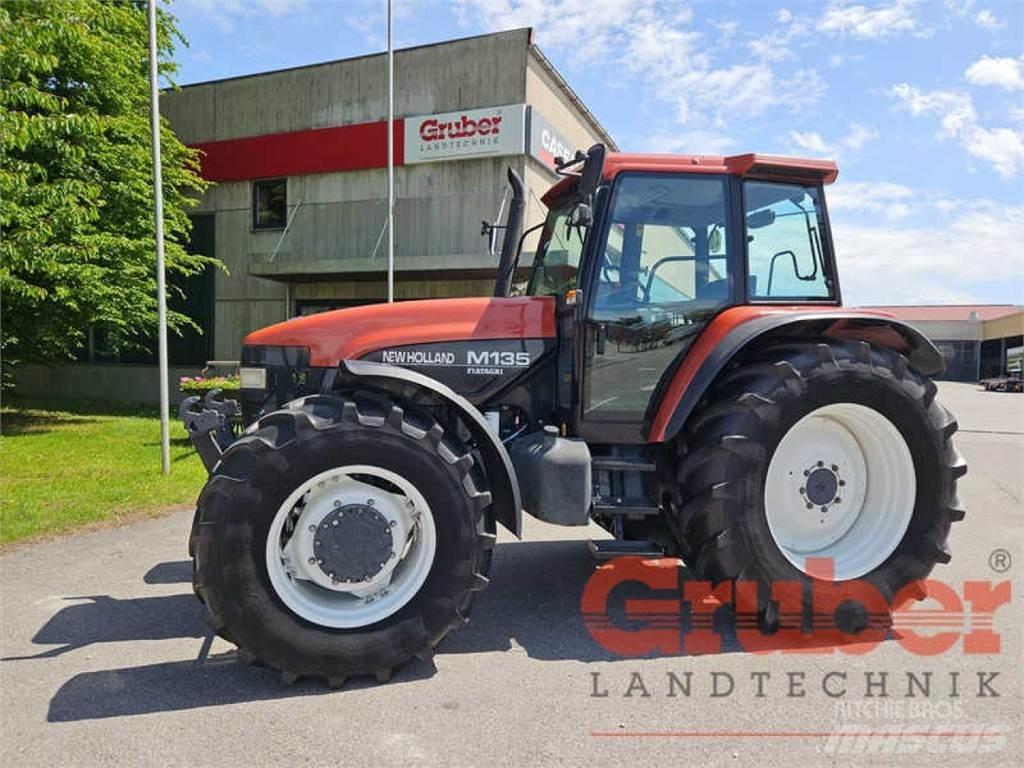 New Holland M 135 Tractoren