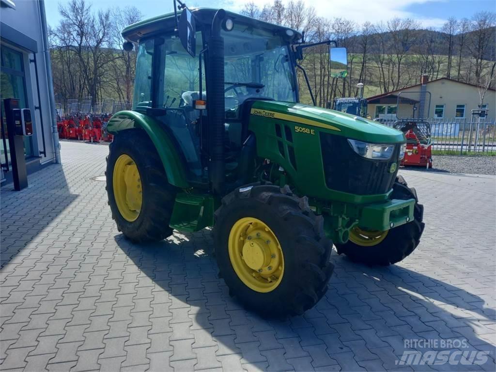 John Deere 5058E Tractoren
