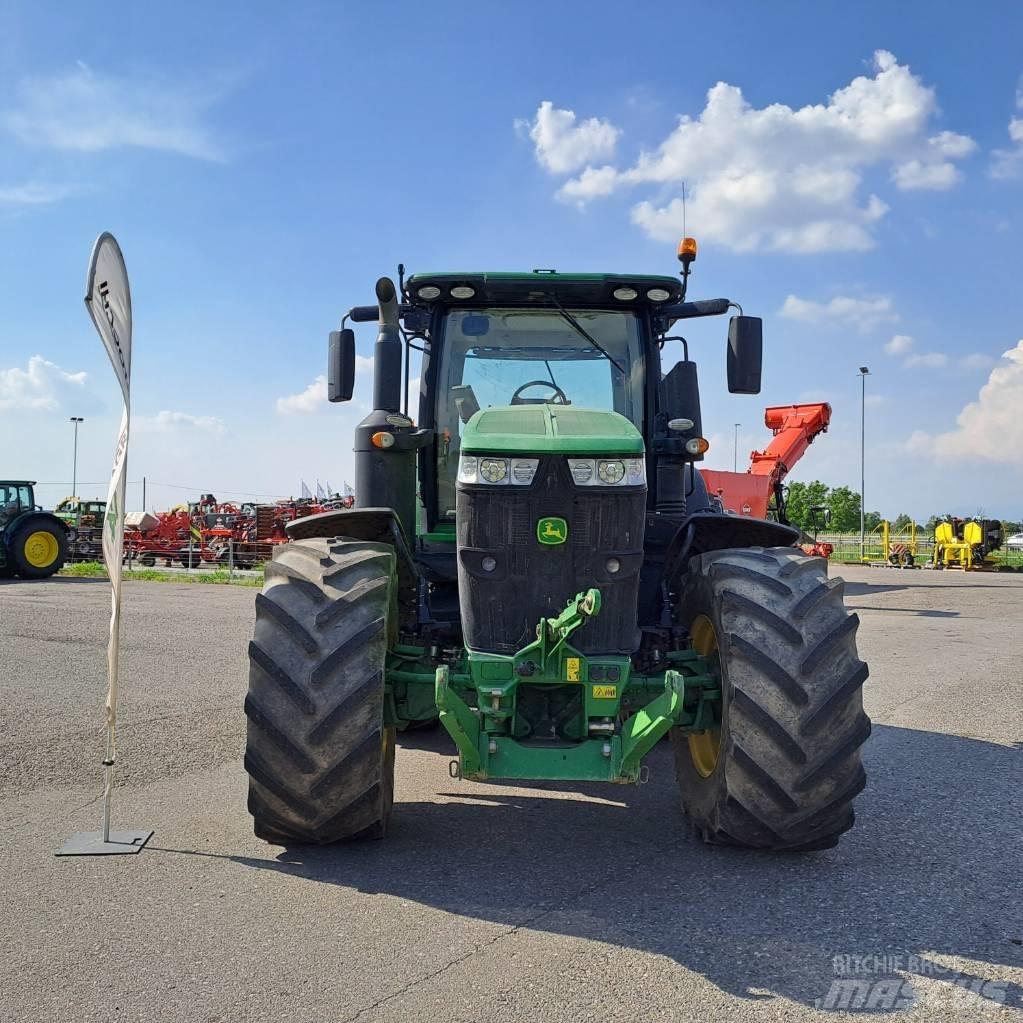 John Deere 7310 R Tractoren