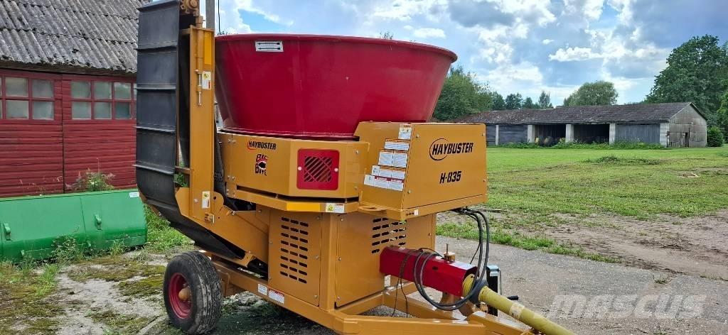 Haybuster H-835 Balenhakselaars, -snijders en -afwikkelaars