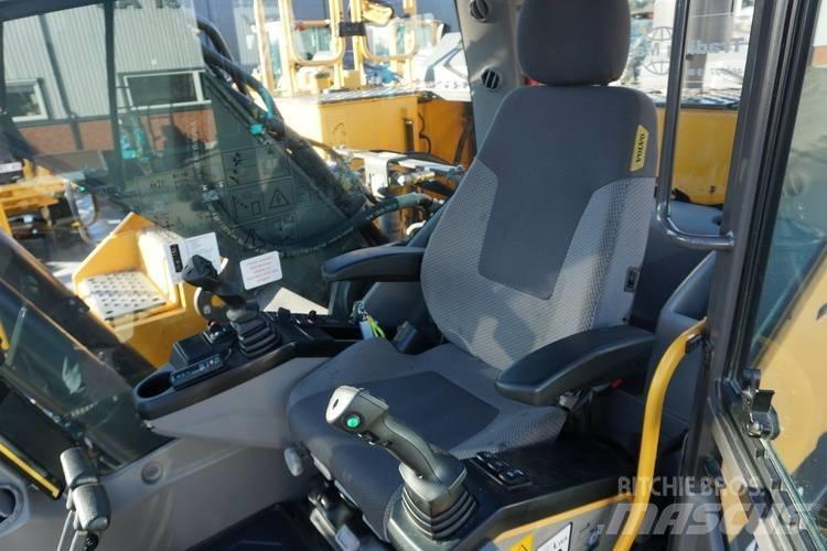 Volvo EC 250 D N L Rupsgraafmachines