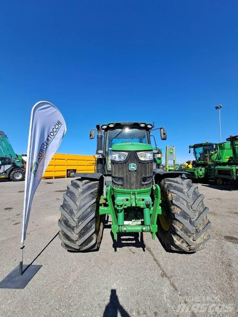 John Deere 6210 R Tractoren