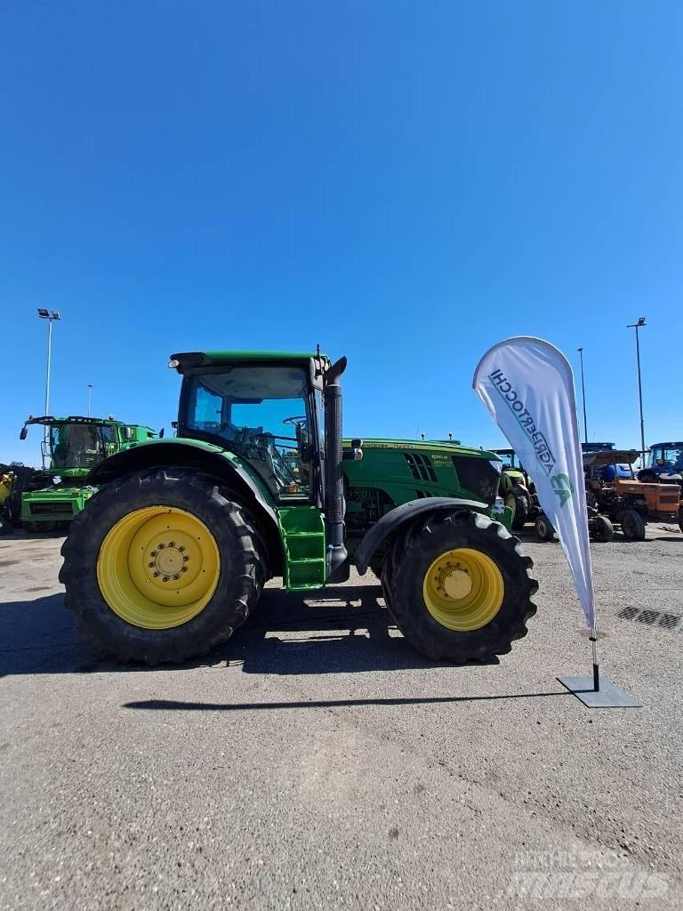 John Deere 6210 R Tractoren